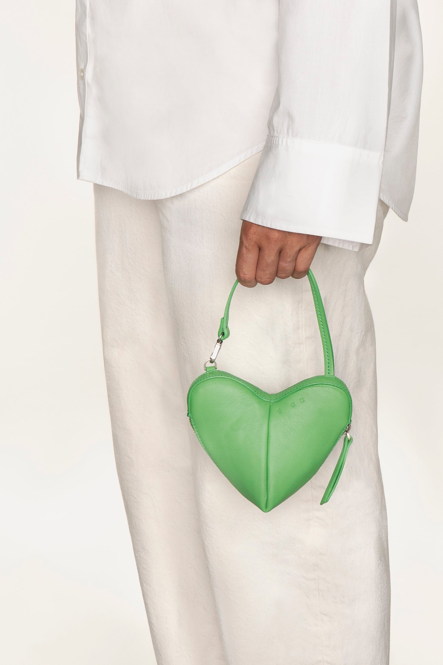 the corazón apple green pouch