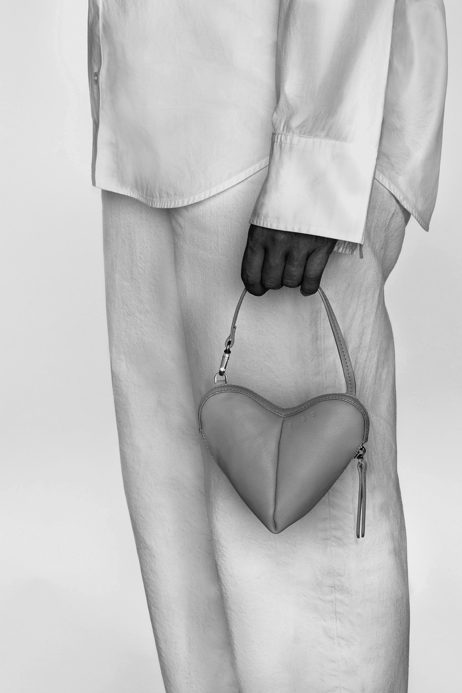 the corazón glossy forest pouch