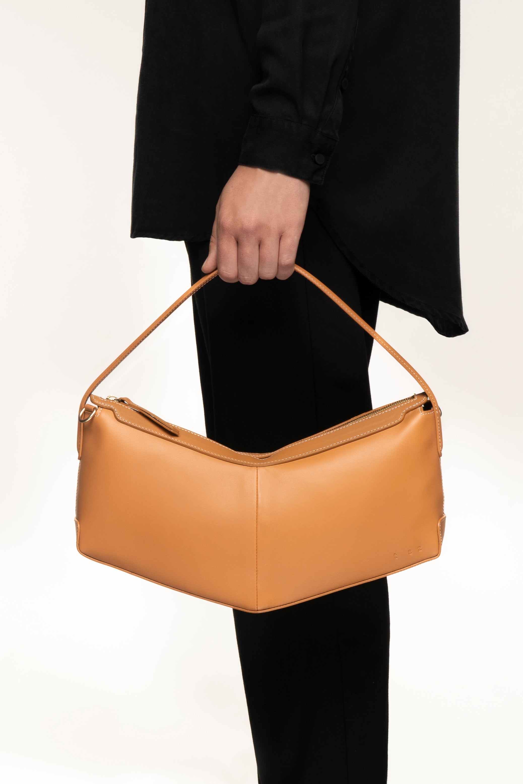 the V baguette cognac shoulder bag
