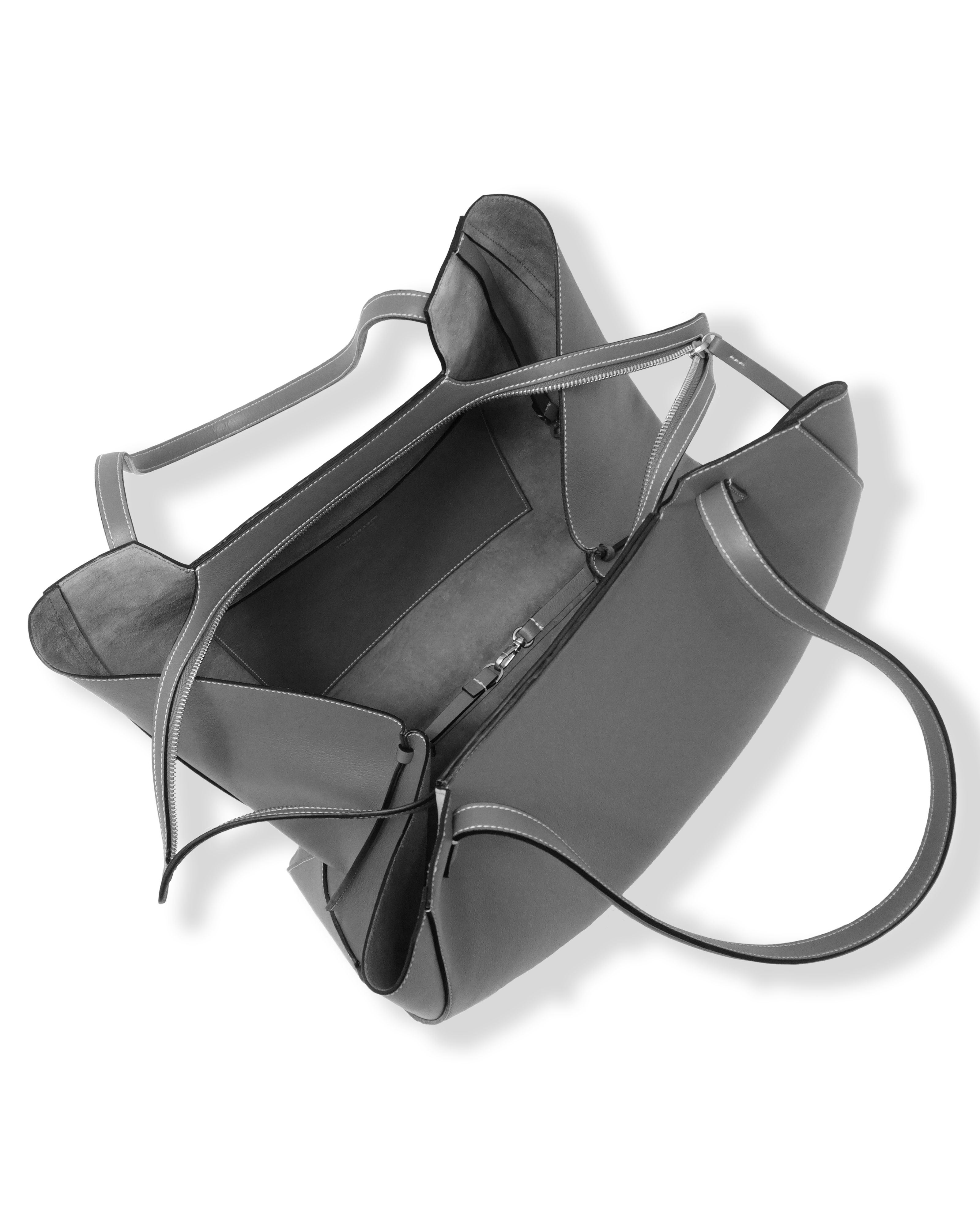 the V tote bag matte black