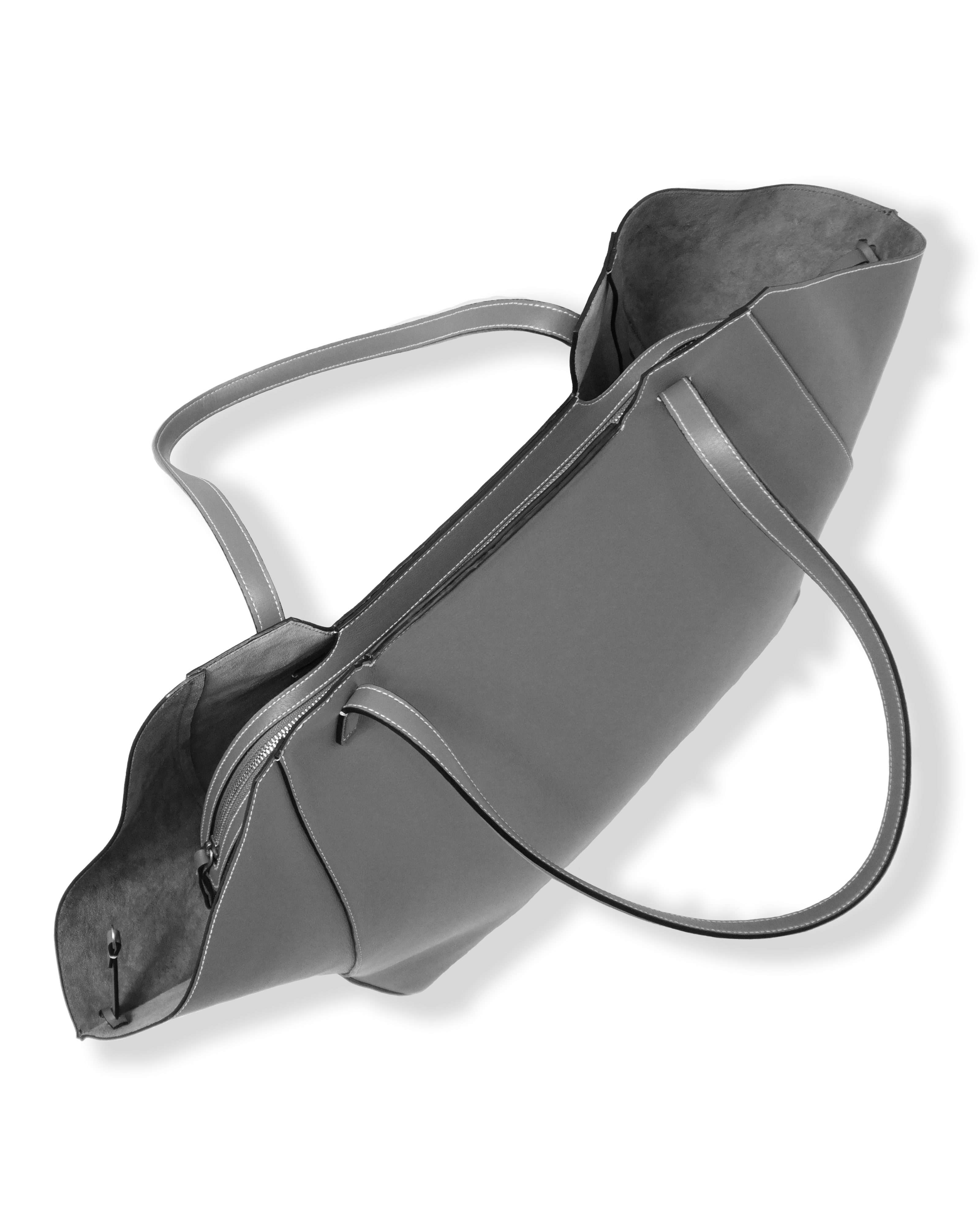 the V tote bag matte black