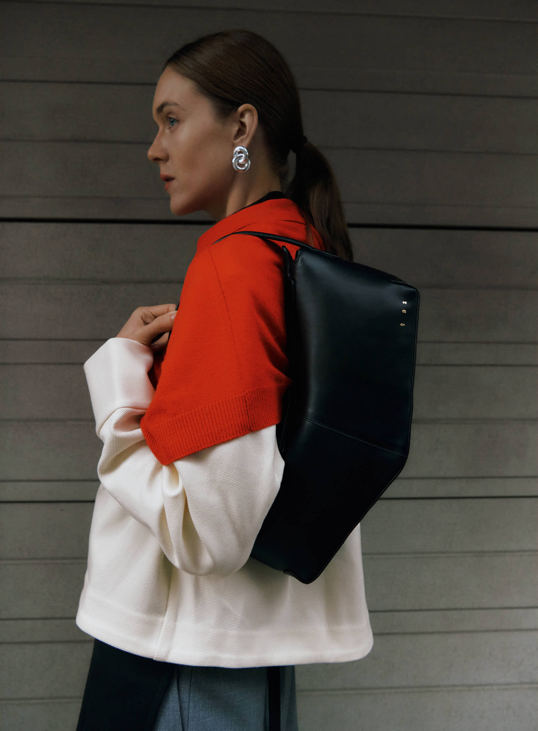 the V baguette cognac shoulder bag tres sis zero